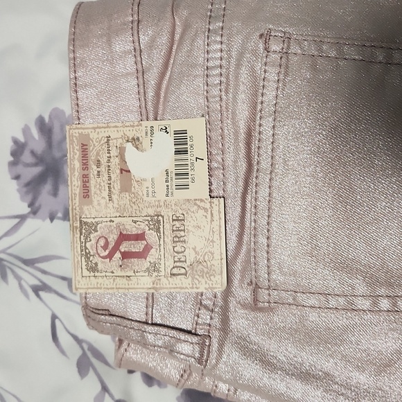 Decree Size 7 Rose Blush Low Rise Skinny    Lot B - Picture 3 of 4